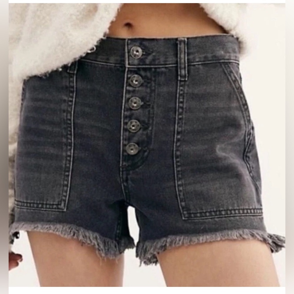 We the Free People Jesse Black Faded Denim Frayed Carpenter Jean Short Size 26